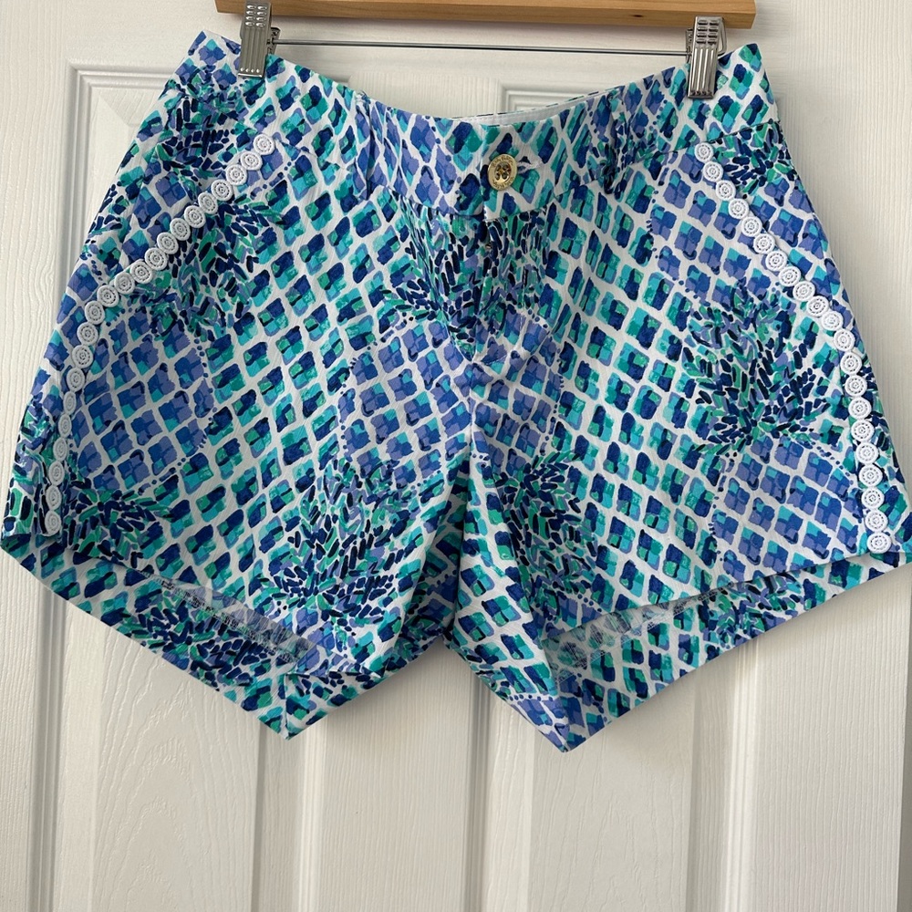 Lilly Pulitzer Blue and White Patterned Women Shorts